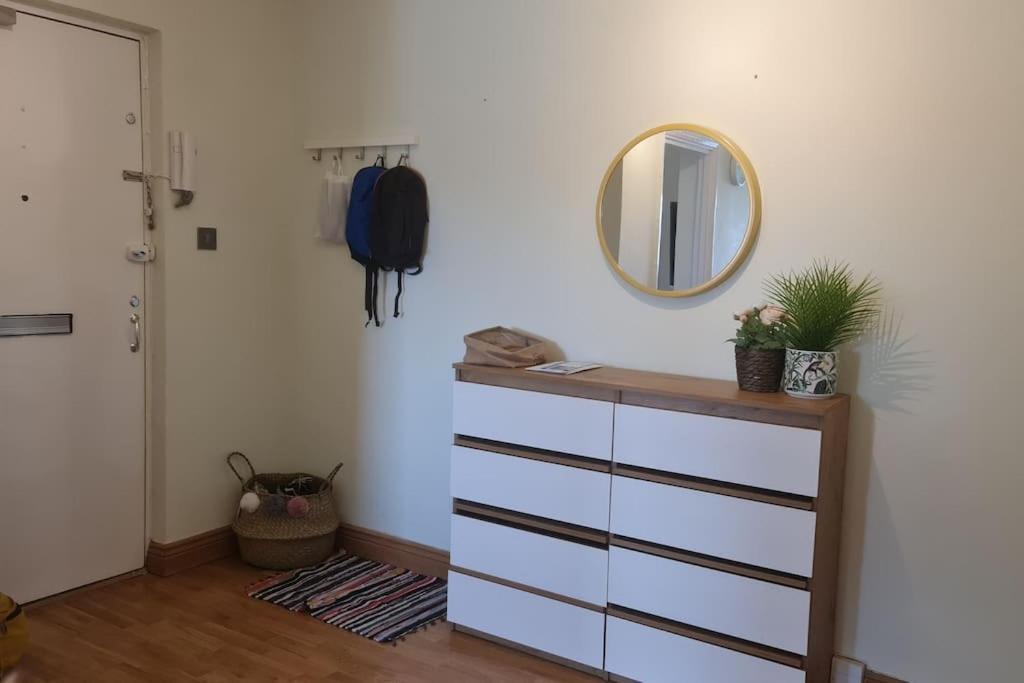 Bright & Lovely & Apartment Whetstone Eksteriør billede